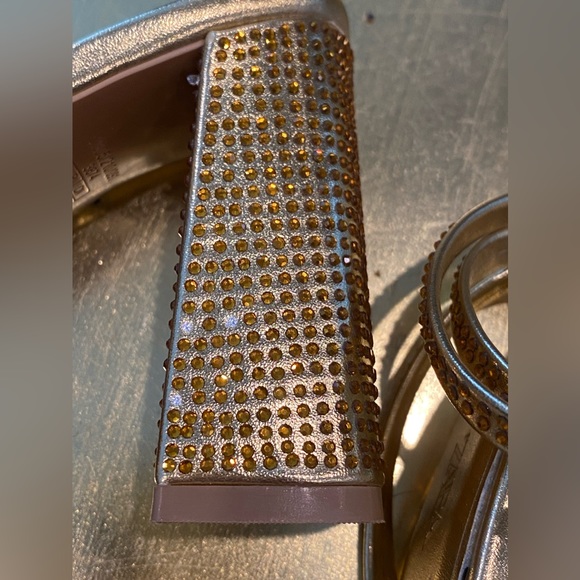 NWT Zara Gold Block Heel Sandals. Size 37 - Picture 13 of 16